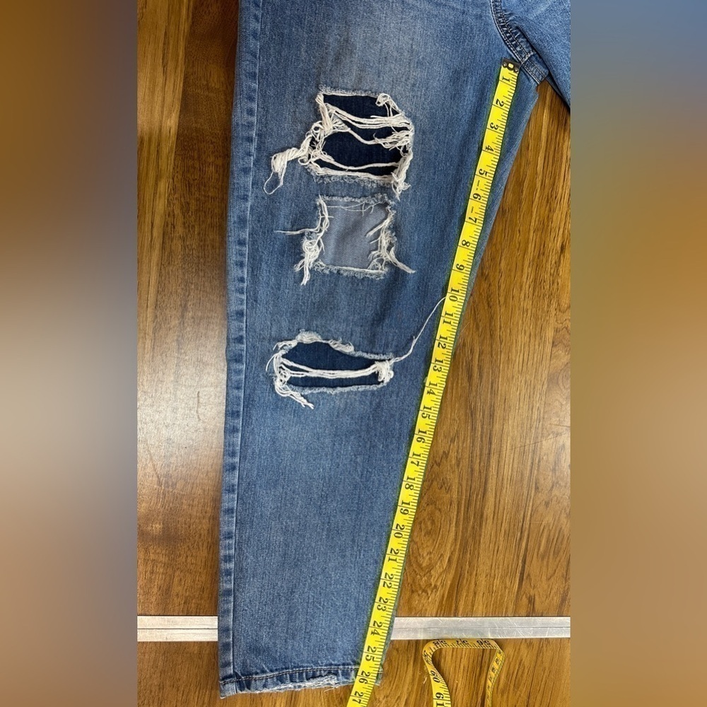 Sol Distressed Cut Out Curvy Mom Jeans High Rise Junior’s Size 7/28W - Picture 6 of 11